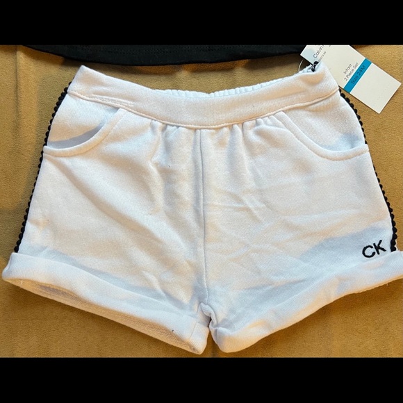 Girls Calvin Klein 2 piece set, Size 24 months, NWT! - Picture 3 of 5